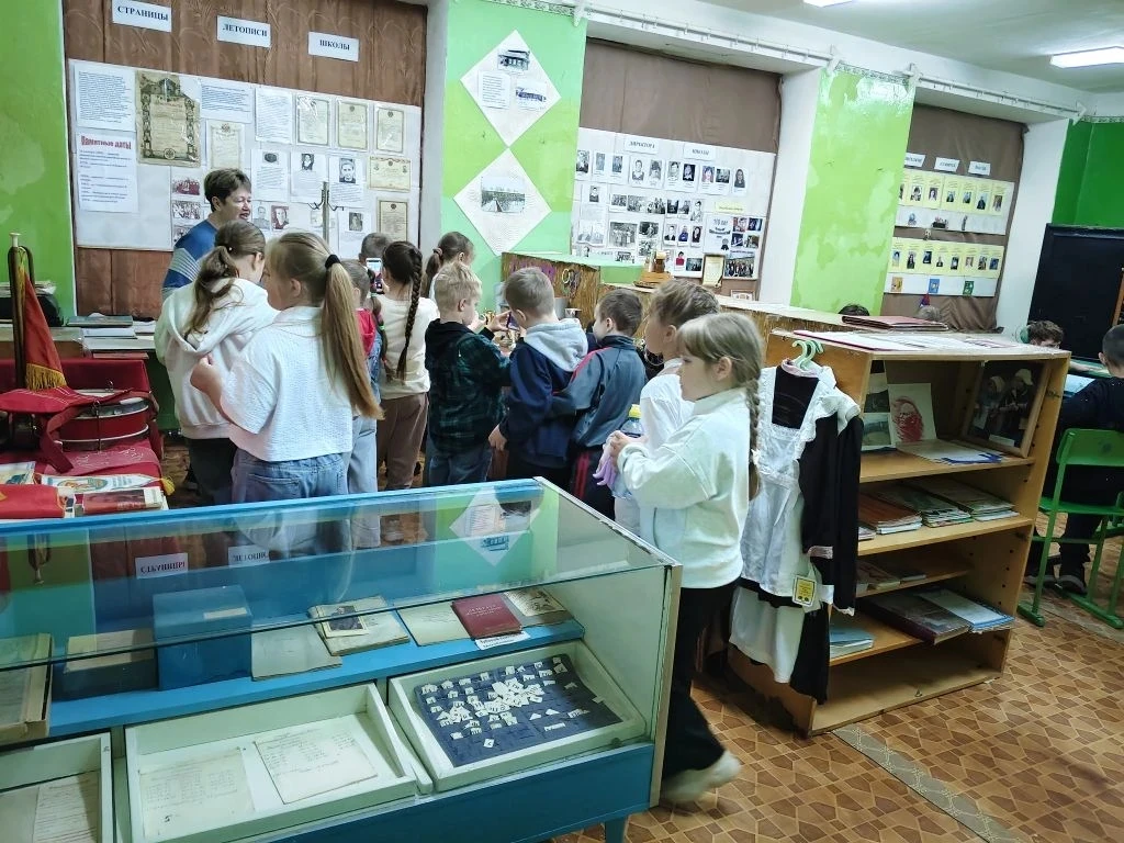 Воспитанники пришкольного лагеря совершили увлекательную поездку в село Октябрь. Програ...