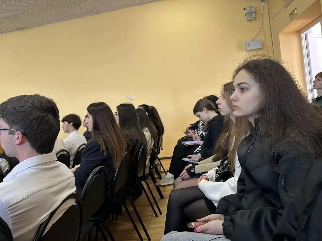 2 апреля учащиеся 10 класса посетили профориентационное мероприятие, встречу с заместителем министра