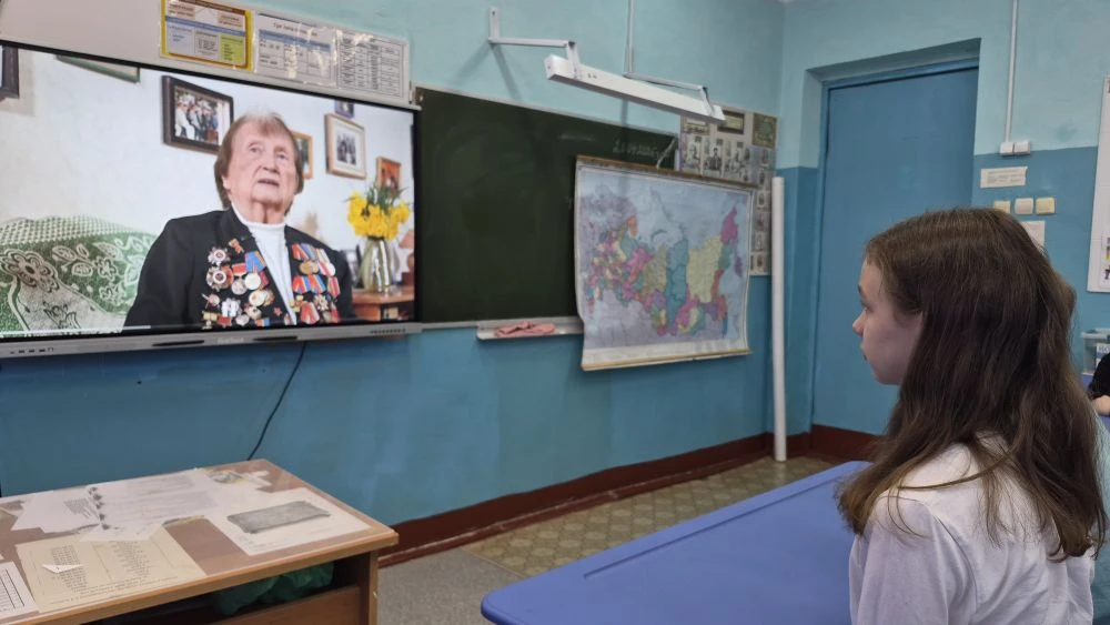 ВЫНОС ФЛАГА РОССИЙСКОЙ ФЕДЕРАЦИИ | РАЗГОВОРЫ О ВАЖНОМ 
 
🇷🇺Традиционной линейкой, выносом флага и 