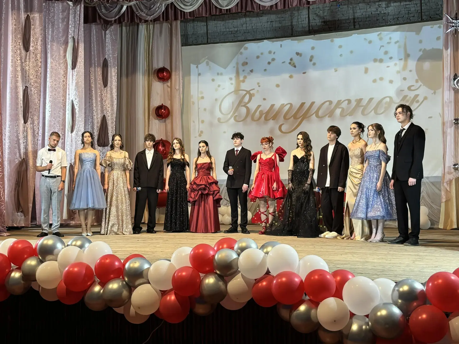 💥ВЫПУСКНОЙ ВЕЧЕР В ШКОЛЕ. 

✨️Сегодня  прошел незабываемый выпускной вечер, на котором 13 выпускник