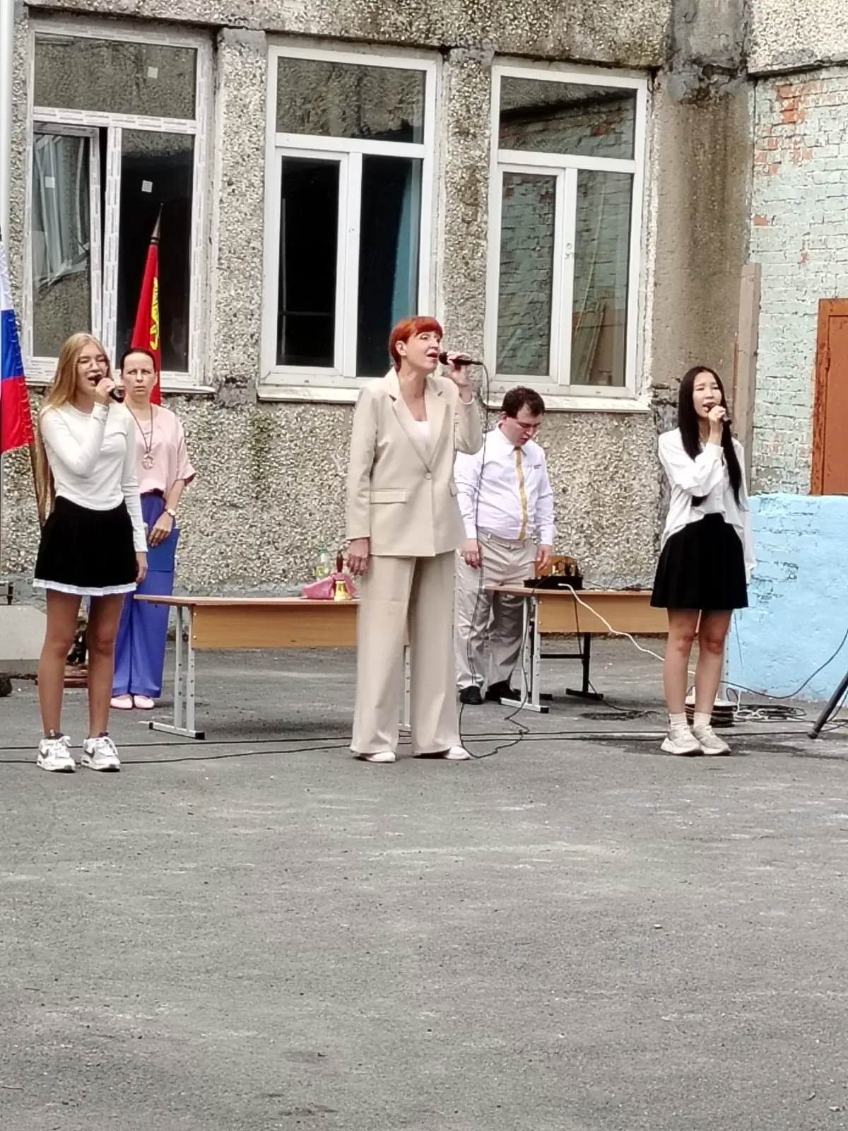🎉 С Днём знаний, дорогие друзья! 🎉