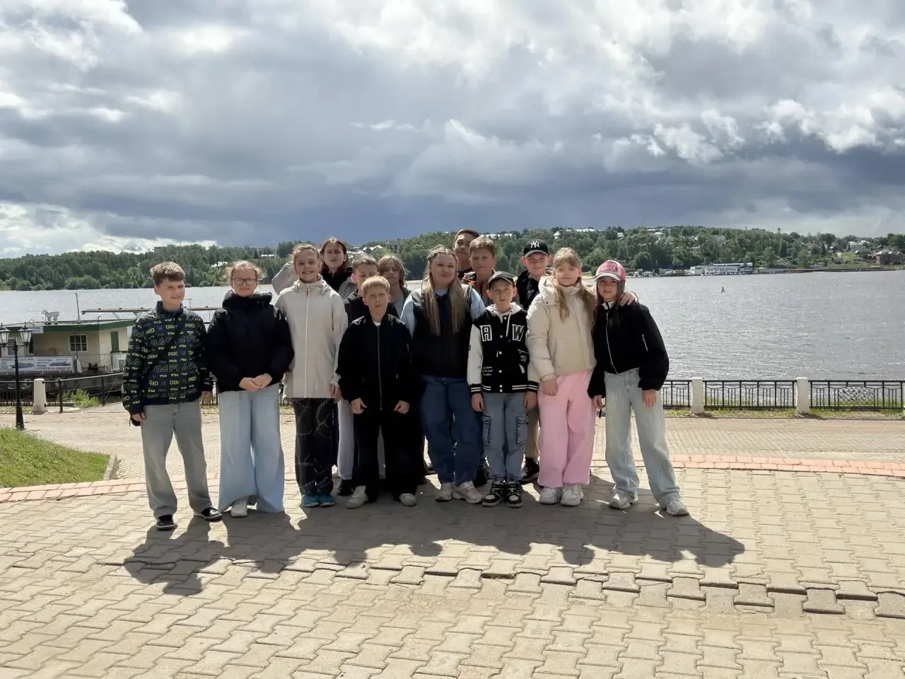 🌟 Наш 5 «Б» класс провел незабываемый день на экскурсии в Костроме! 🚢

Ребята посетили лосиную фер