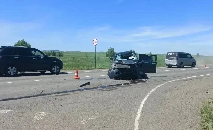 ️На трассе "Енисей" Хонда врезалась в КАМАЗ

19 июня днем на 369‑м км автодороги Р‑257 «Енисей», 23‑