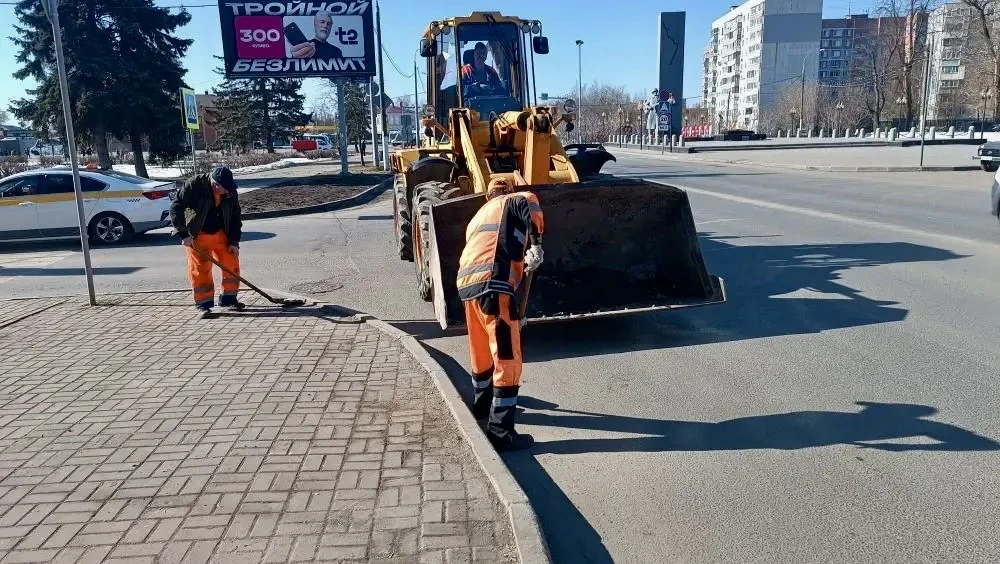 Не дожидаясь общеокружного апрельского субботника, уже приступили к комплексному наведению порядка н