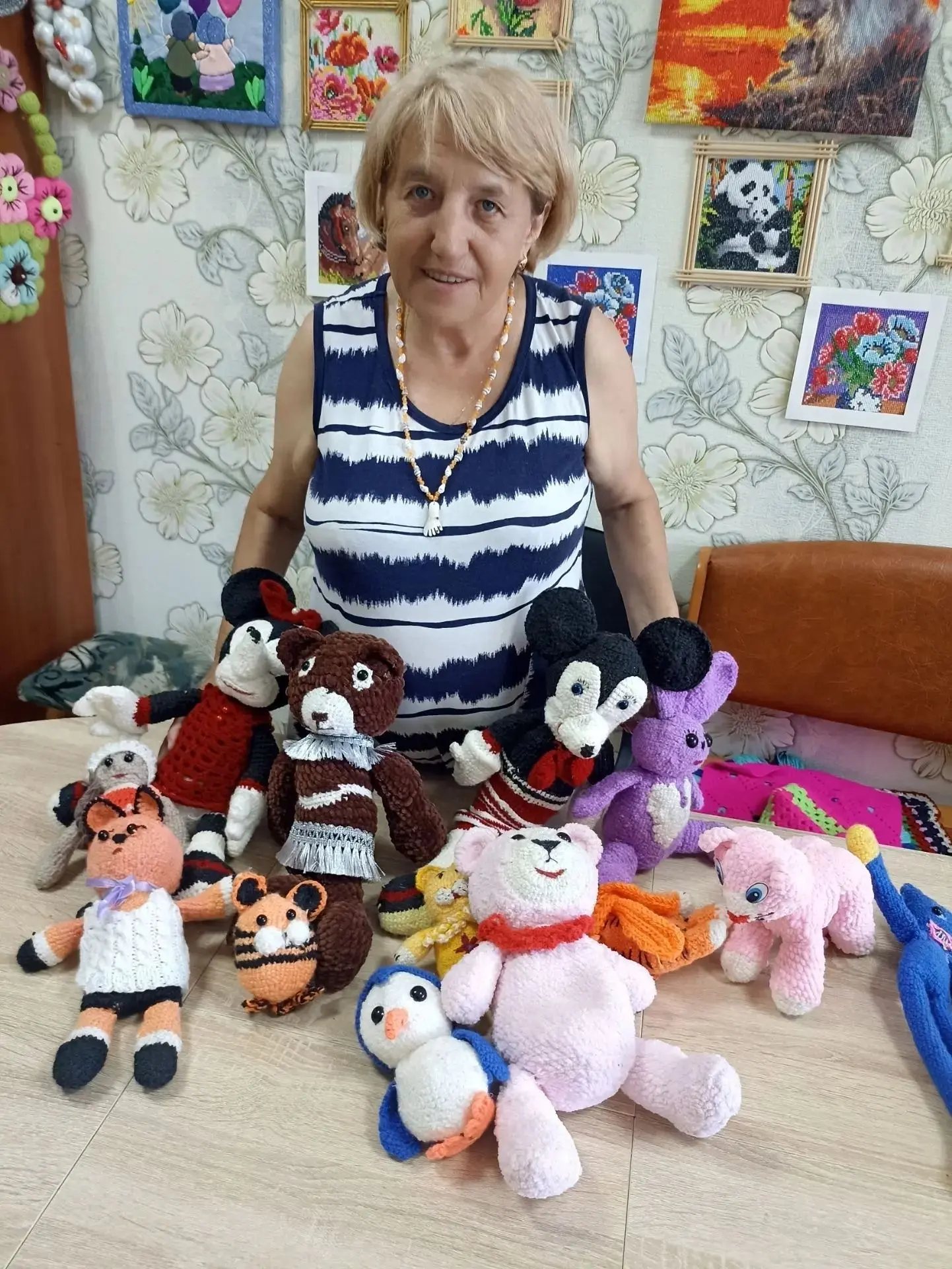 🧶 Волшебство крючка и ниток: в «Заботе» научились создавать игрушки своими руками ✨
--
В социально-