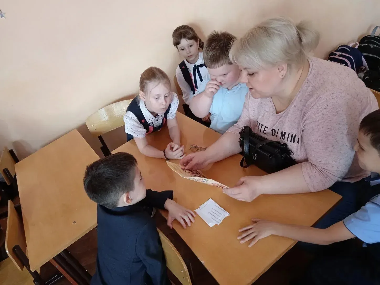 💥В рамках тематическое недели ко дню матери в 1 Ж классе вчера прошло мероприятие, "Читаем сказку вм