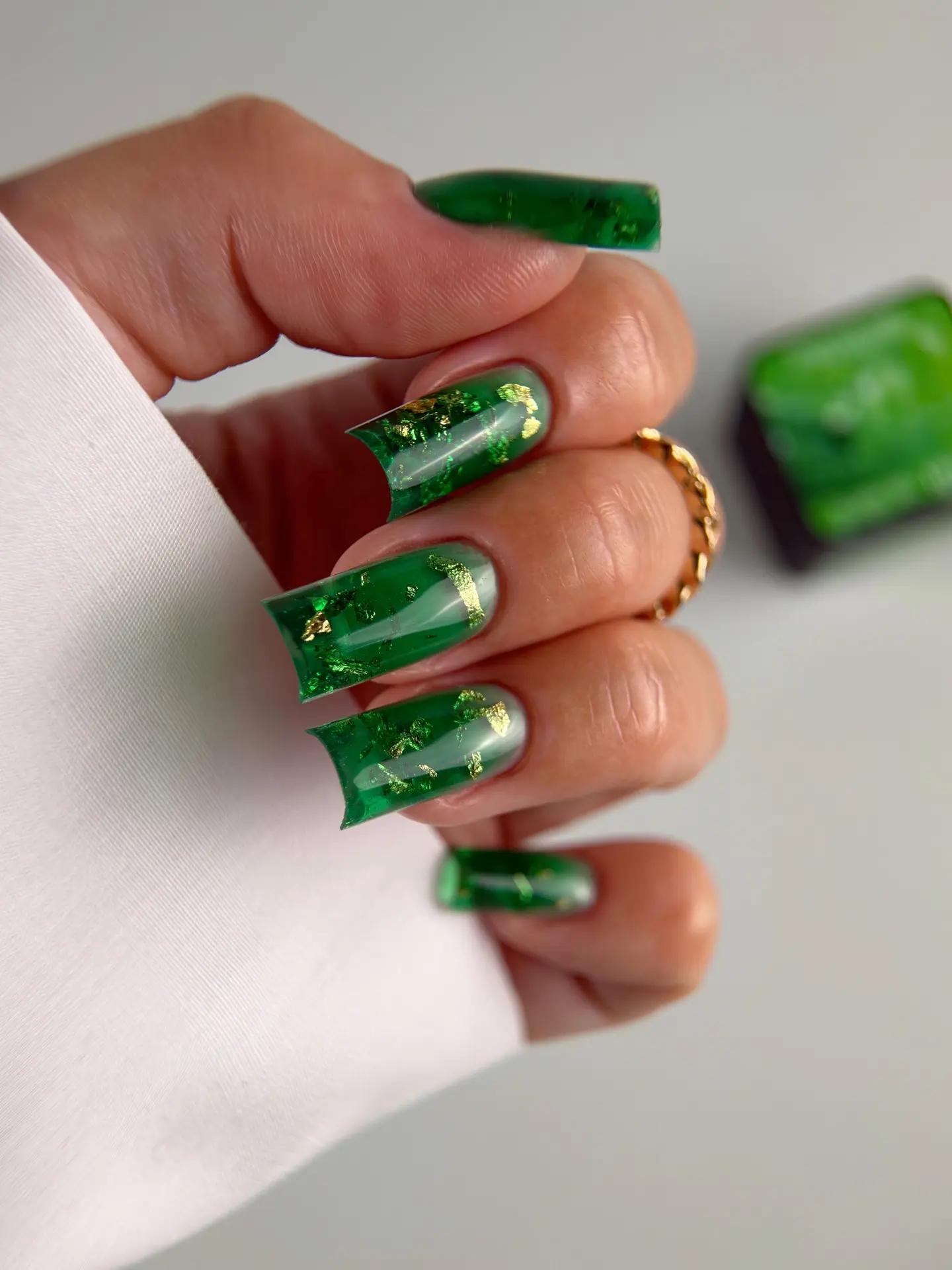 Изумруды в ящике твоего комода 💚 и на кончиках пальцев клиентов 😉👌🏻