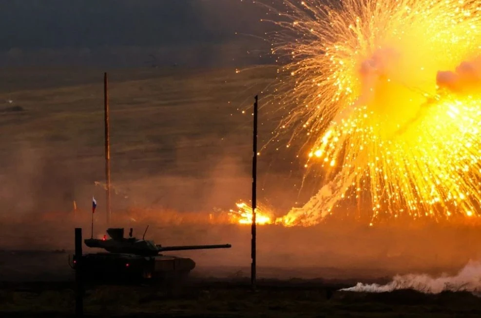 «Киевляне бегут из города, хакер вскрыл военные дата-центры, а украинцы сами сдают коор...