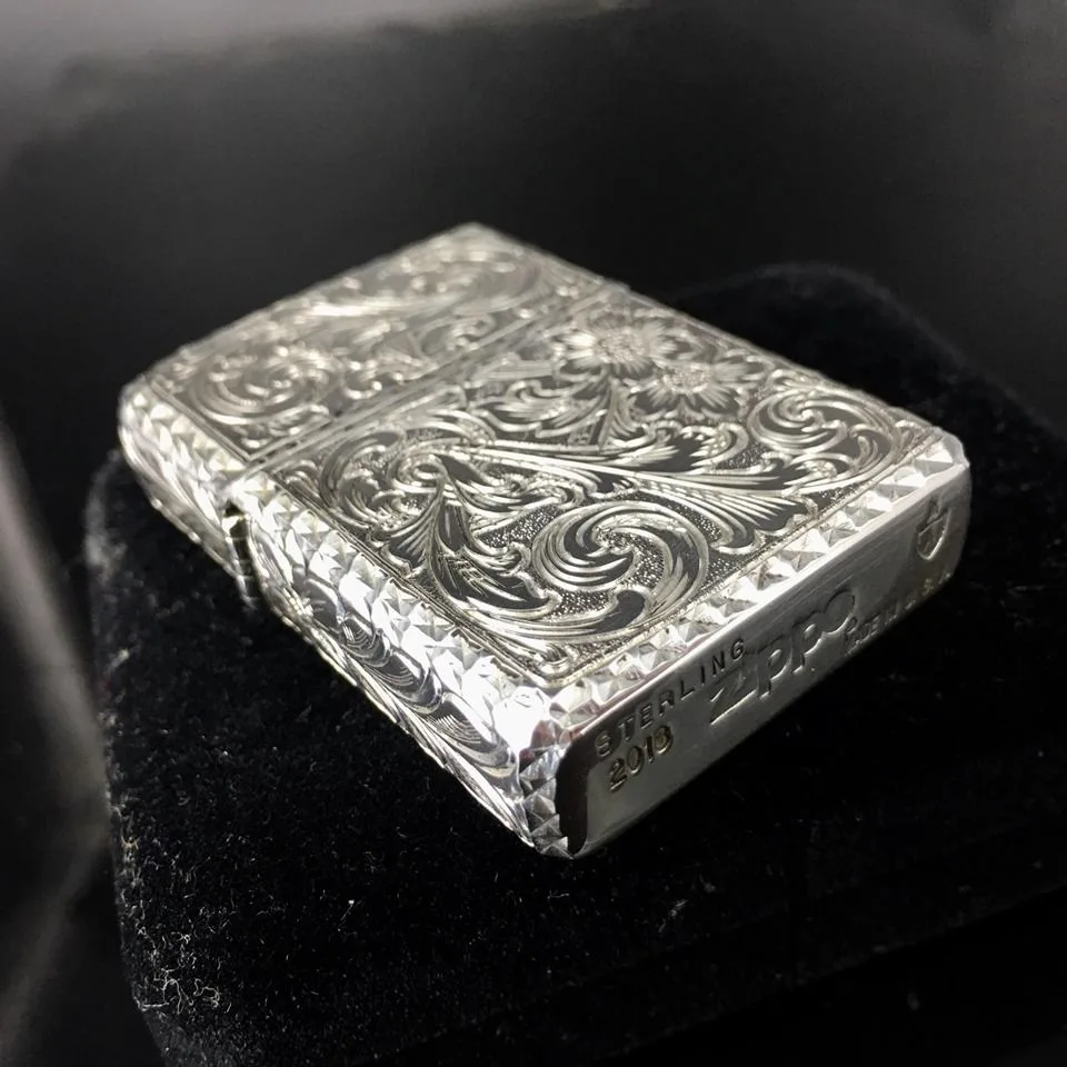 "Загравированная" Zippo Armor Sterling Silver.