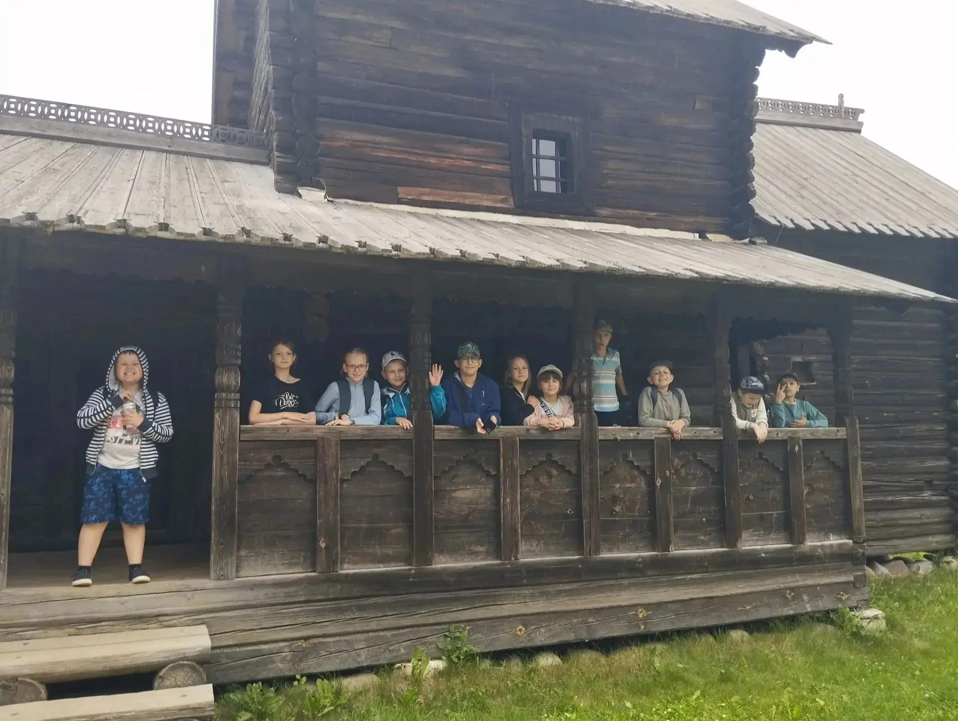 ‎
‎
‎⏳Путешествие во времени — в музей народного деревянного зодчества «Витославлицы».
‎
‎🏘️🛞🧺Наш