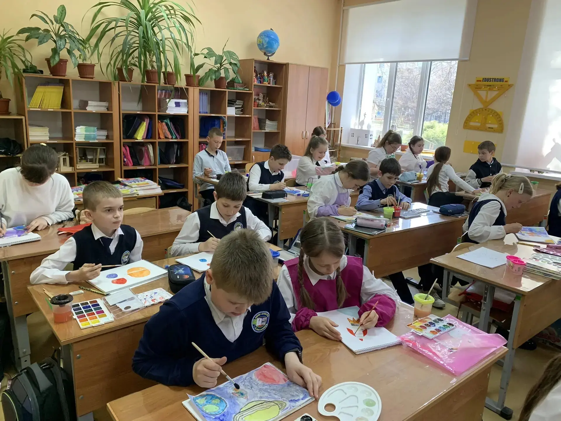 Неделя космонавтики в школе: к 65-летию первого полёта человека в космос! 👨‍🚀👨‍🚀👨‍🚀👨‍🚀👨‍🚀  🚀В нашей 