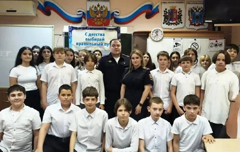 😯😧😧😧 Сотрудники Госавтоинспекции провели для школьников урок правового информирования