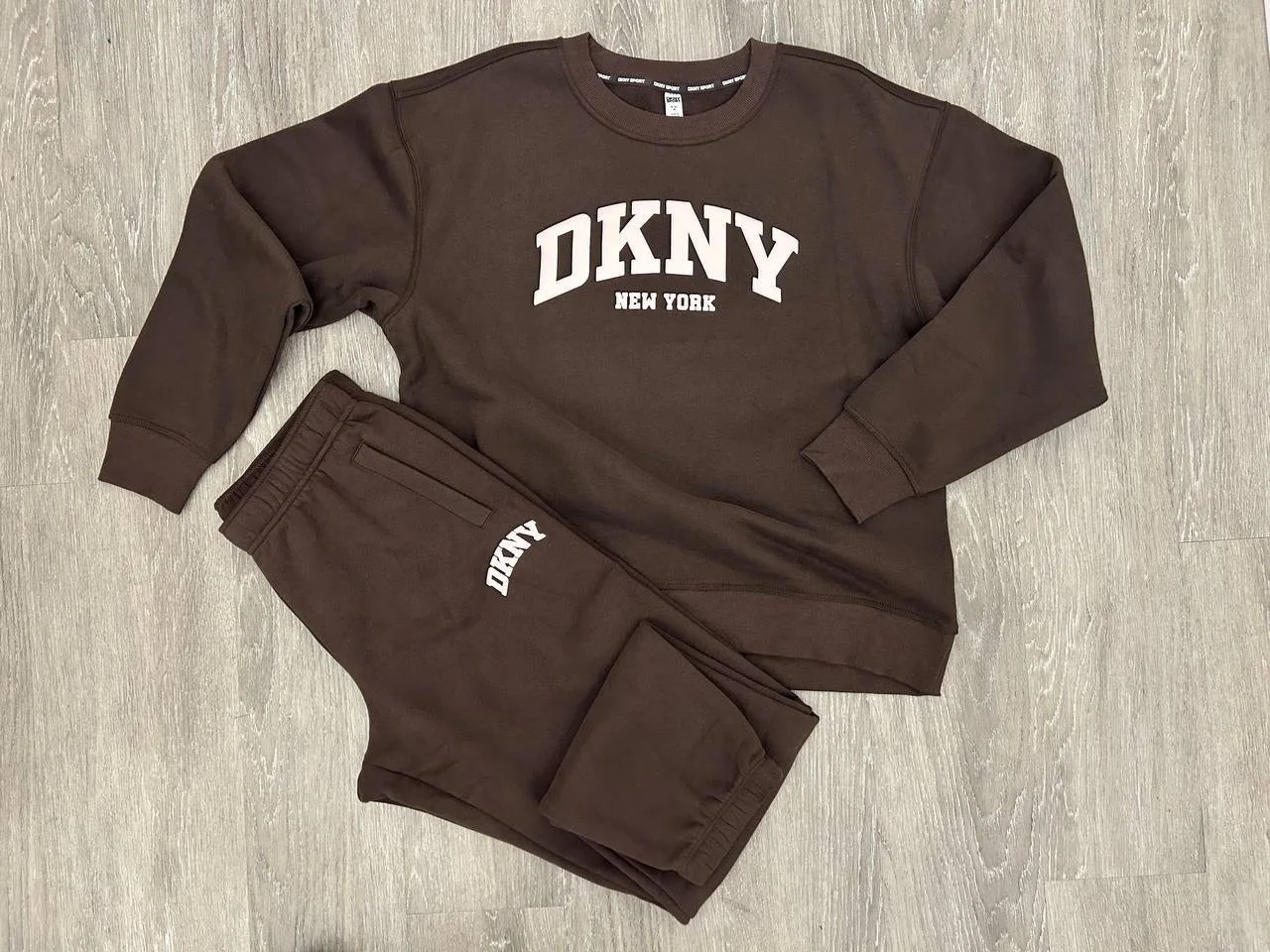 DKNY🏷️