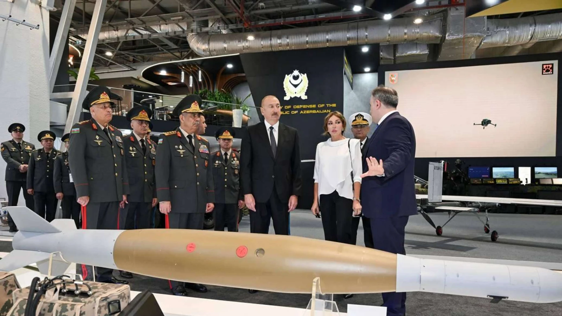 🇦🇿 Азербайджан представил высокоточную ракету с лазерным наведением собственного прои...