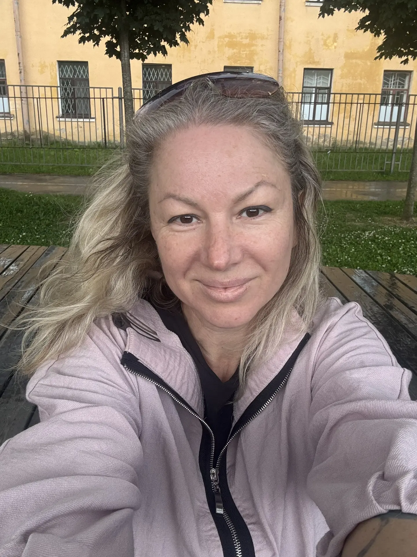 Немножко попали под дождь