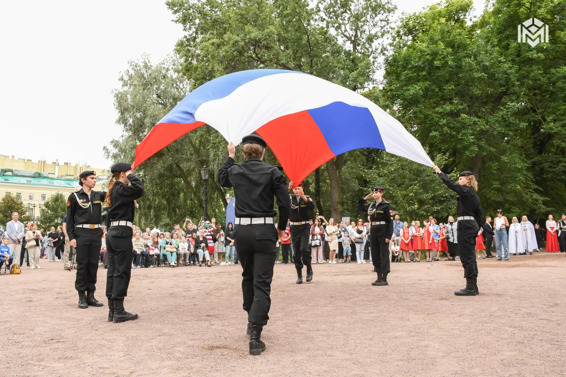 🇷🇺 День государственного флага России отметили в Александровском саду 🇷🇺