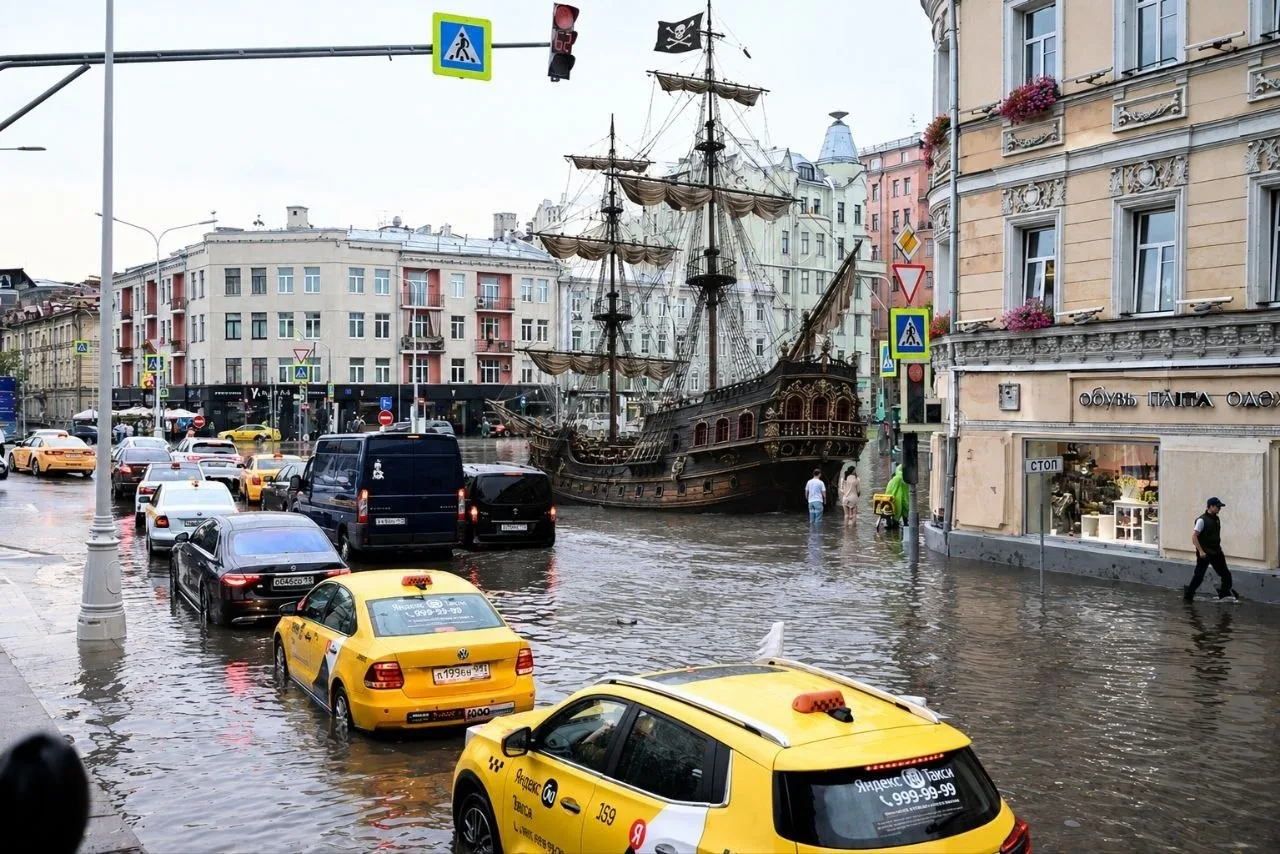 Москва сегодня. Корабль в тему))