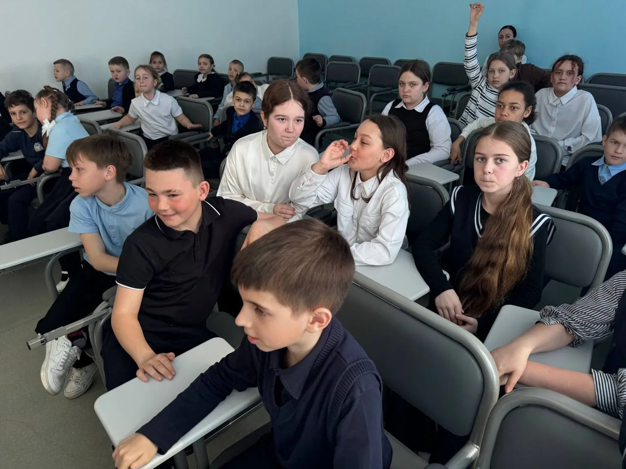 ⚡️ ДАЙДЖЕСТ НЕДЕЛИ: КРАТКО О ГЛАВНОМ  🚀 КОСМОС: ВЫХОДИМ НА ОРБИТУ  На открытом уроке ко Дню космонав