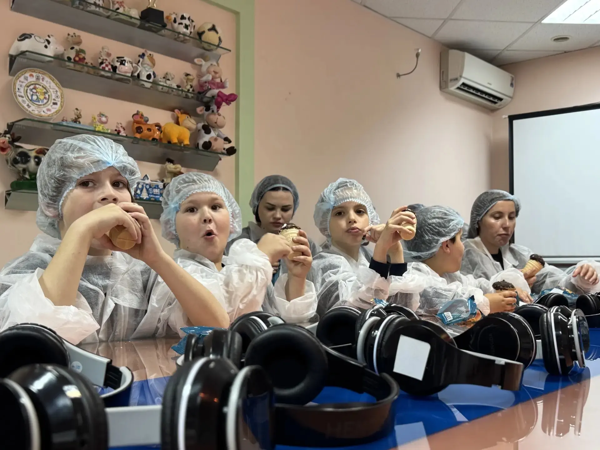 🍦 #ДобраяСуббота Сладкое путешествие 1 «Б» класса!  Ученики 1 «Б» класса вместе с классным руководит