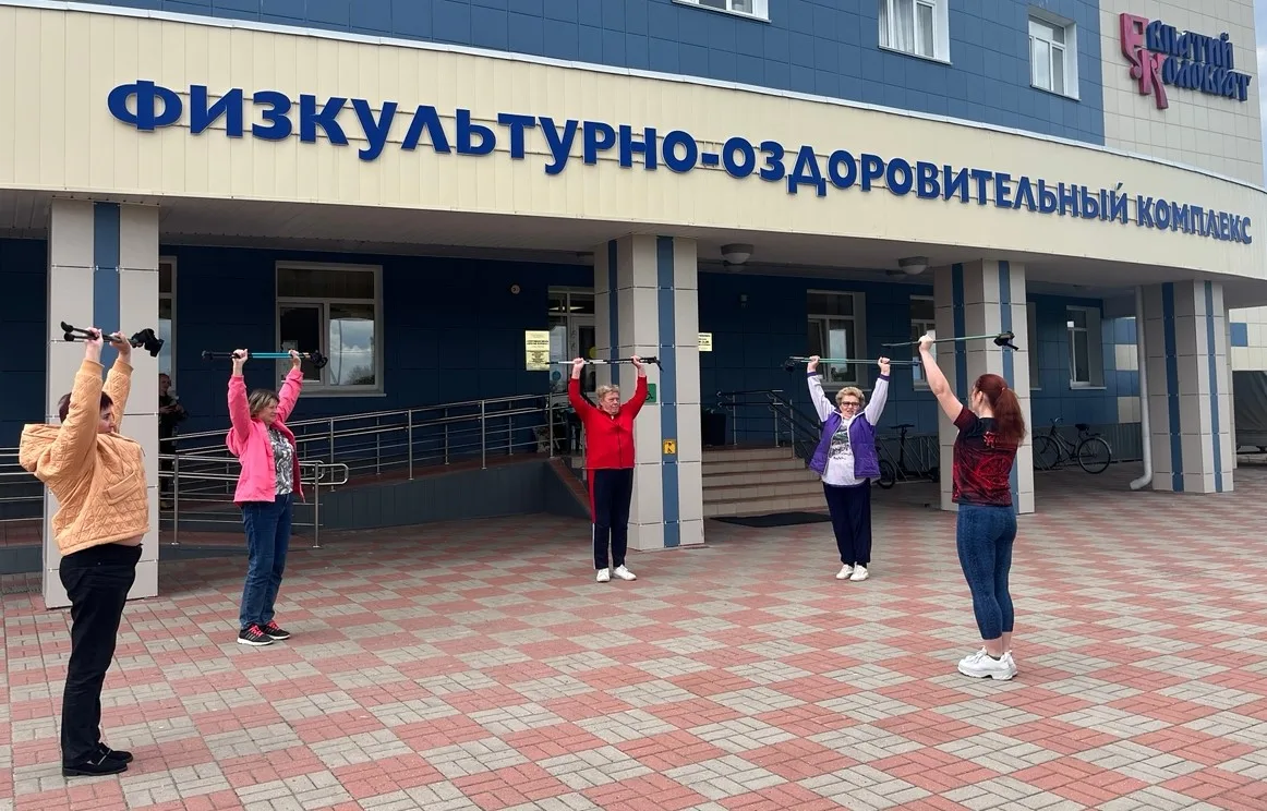 ✨ Возраст — не повод сидеть дома: свежий воздух, северная ходьба и йога для наших актив...