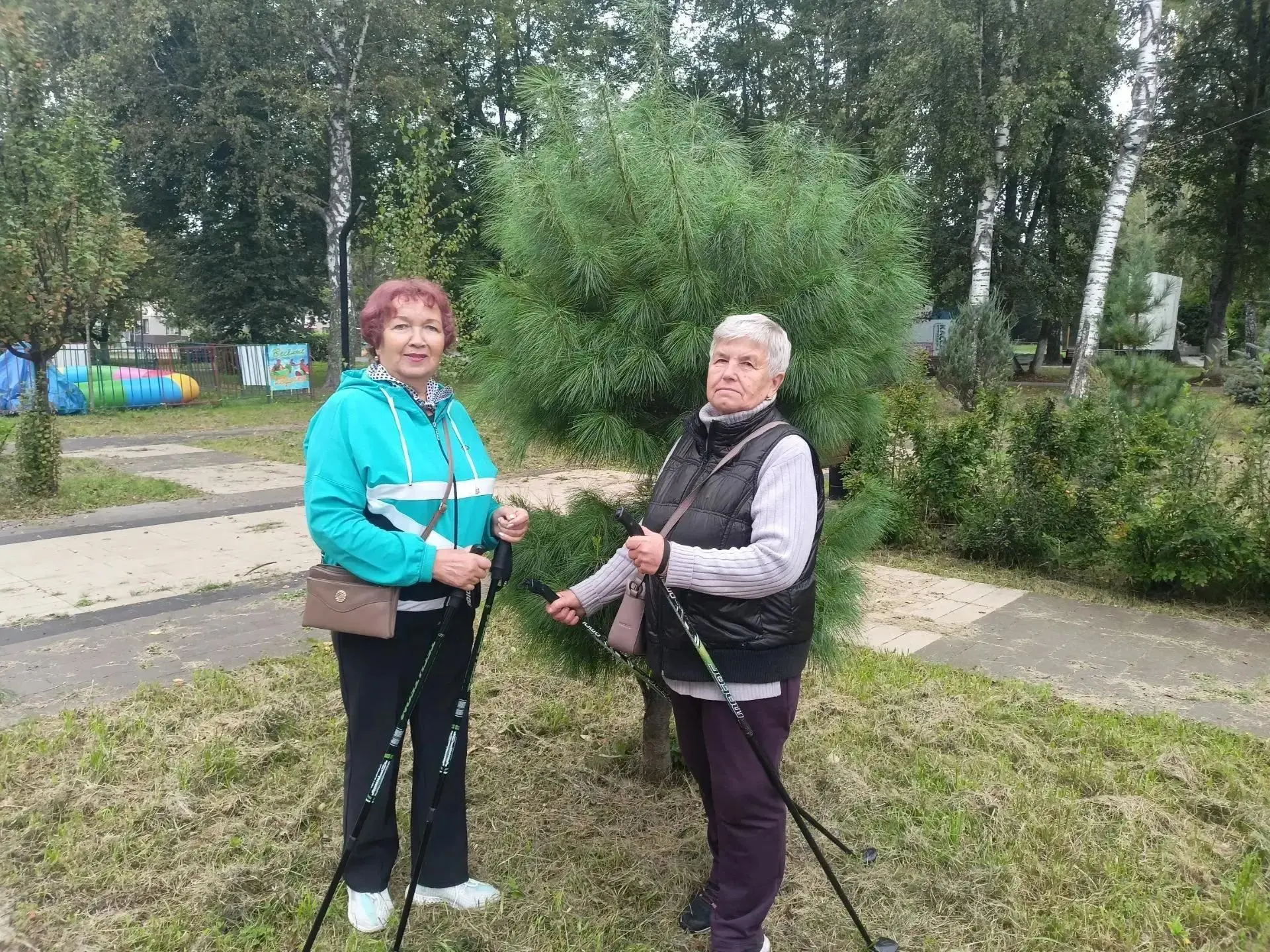 🙌«ХодиКо»: как в Шумерле пенсионеры «заряжаются» энергией в городском парке