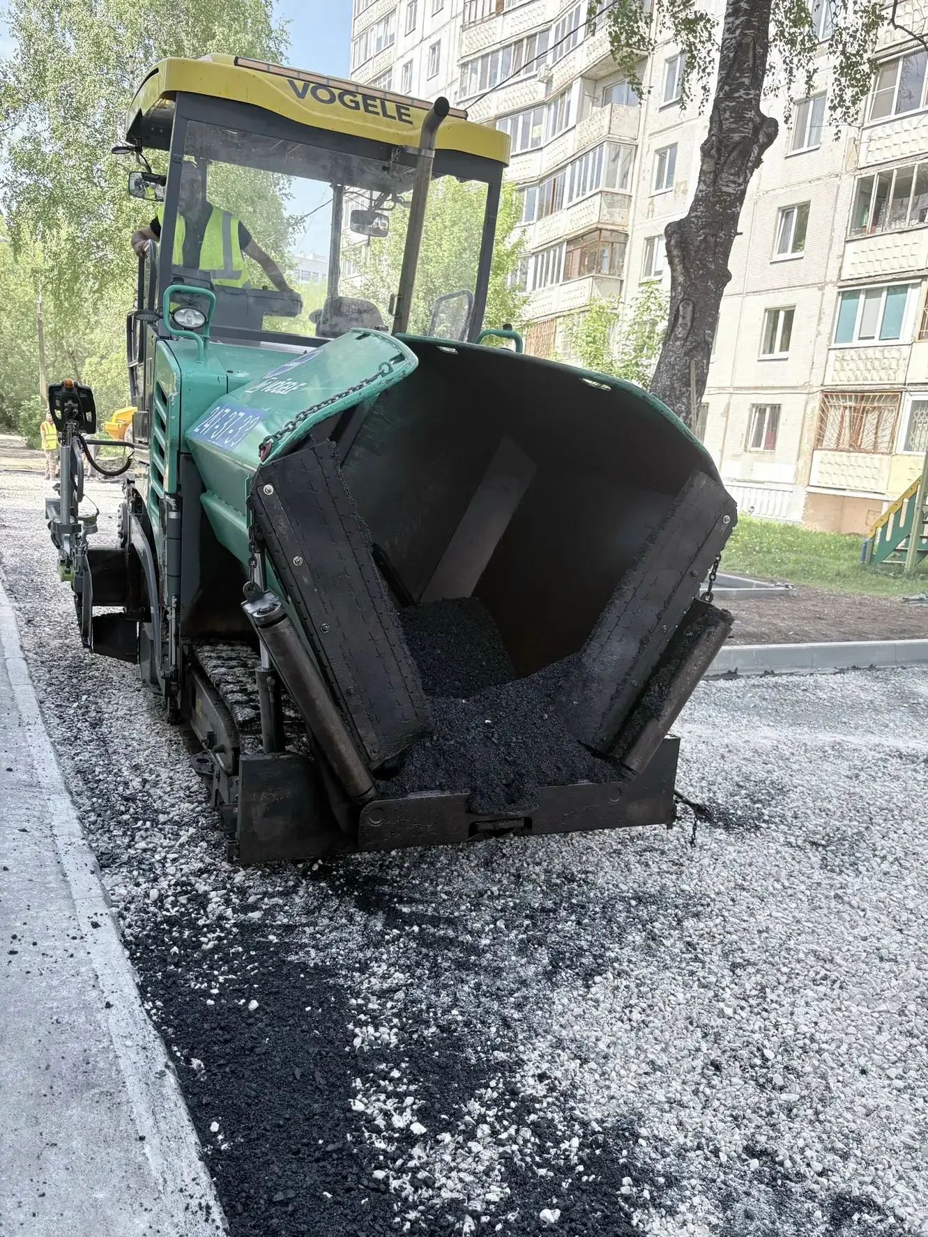 🚜 Выполнено АСФАЛЬТИРОВАНИЕ ПРИДОМОВОЙ ТЕРРИТОРИИ дома по ул. СОЛДАТОВА, 10.