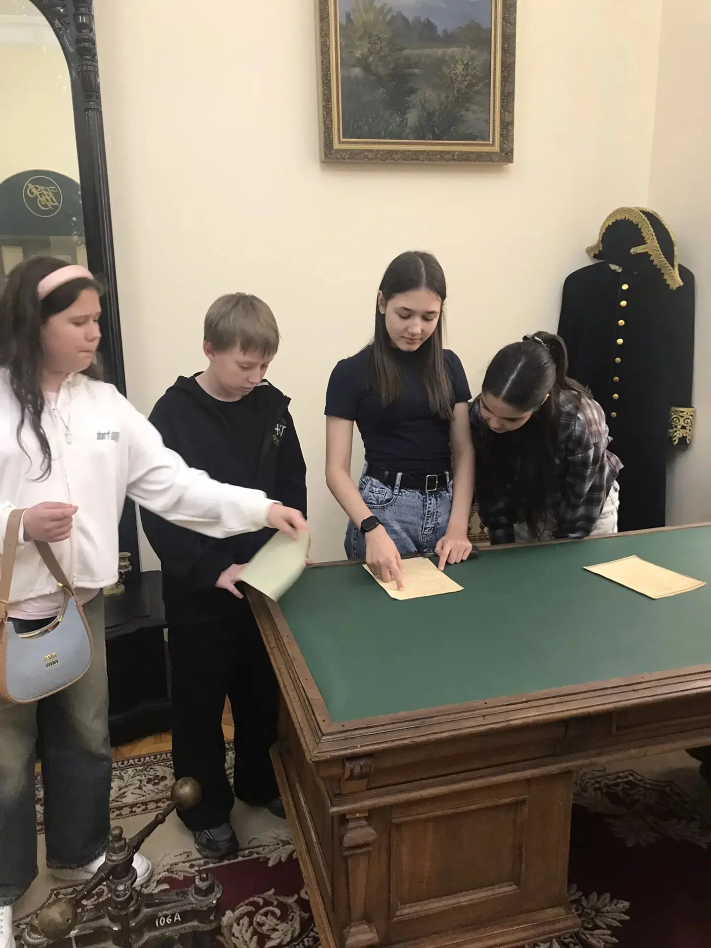 💰Сегодня учащиеся 6Б класса вместе с классным руководителем Гавриловой А.С. побывали в музее Банка Р