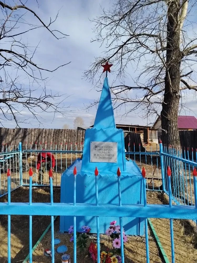🤝 Традиционный субботник у обелиска «Вечная память и слава бойцам, павшим за власть  С...