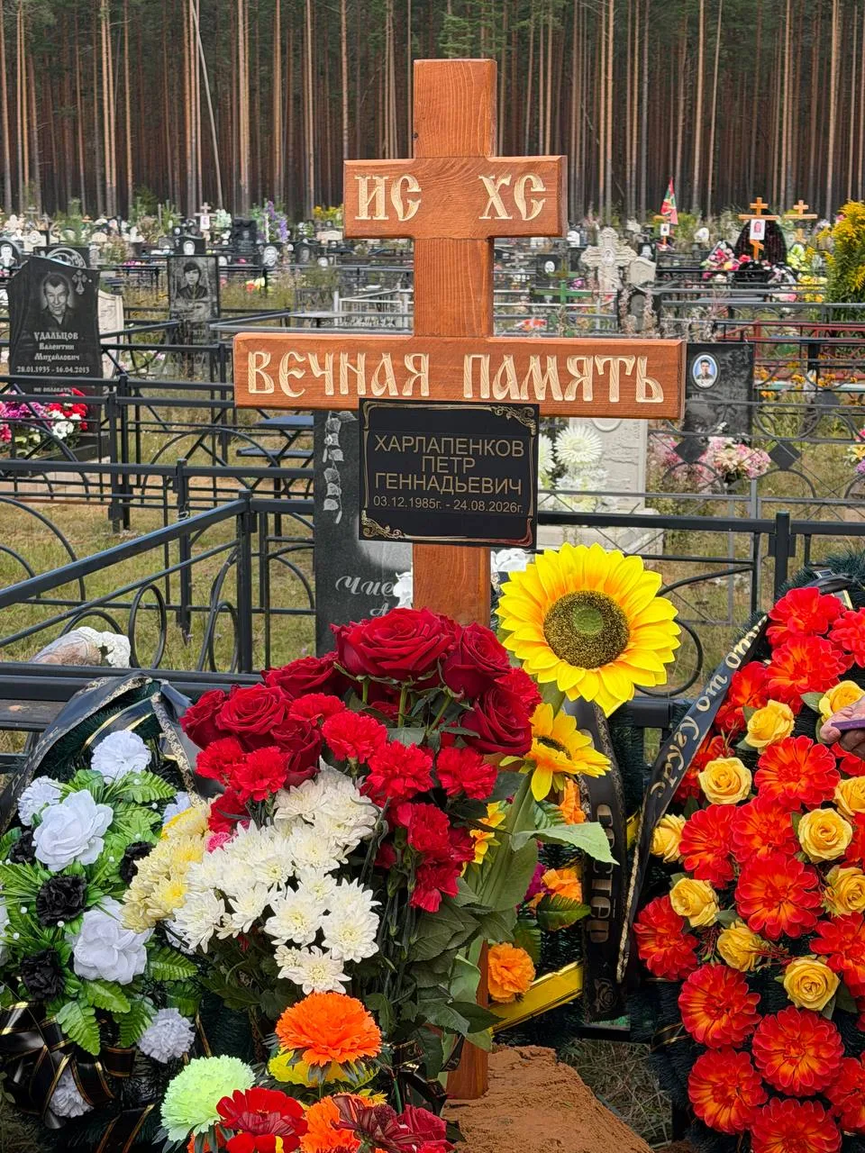Самое тяжелое будучи священником провожать самых близких людей. Чувствуется двойная отв...