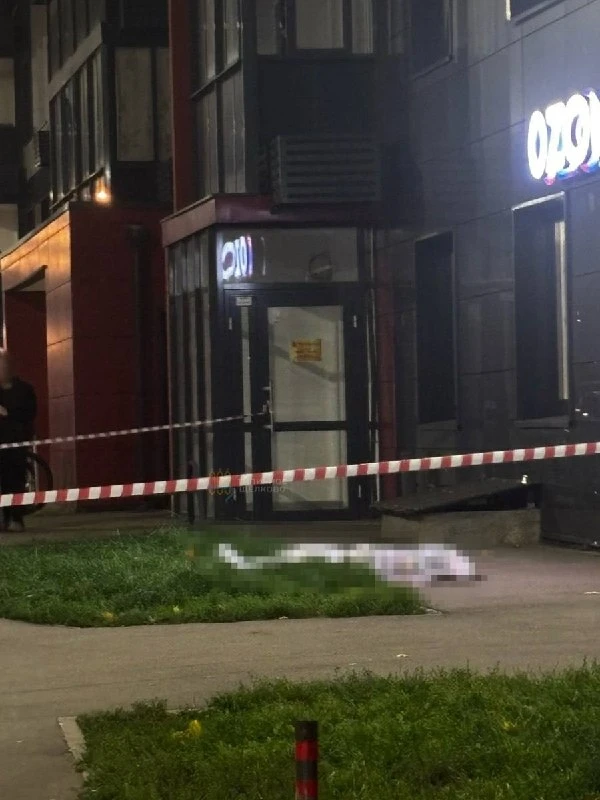 🚨 В Щёлково девушка выпала из окна и погибла — обстоятельства трагедии неизвестны
