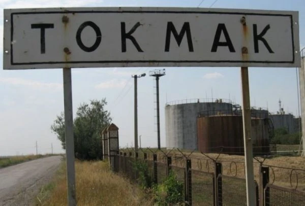 Чтобы помогать старикам в Токмаке она приехала из Европы