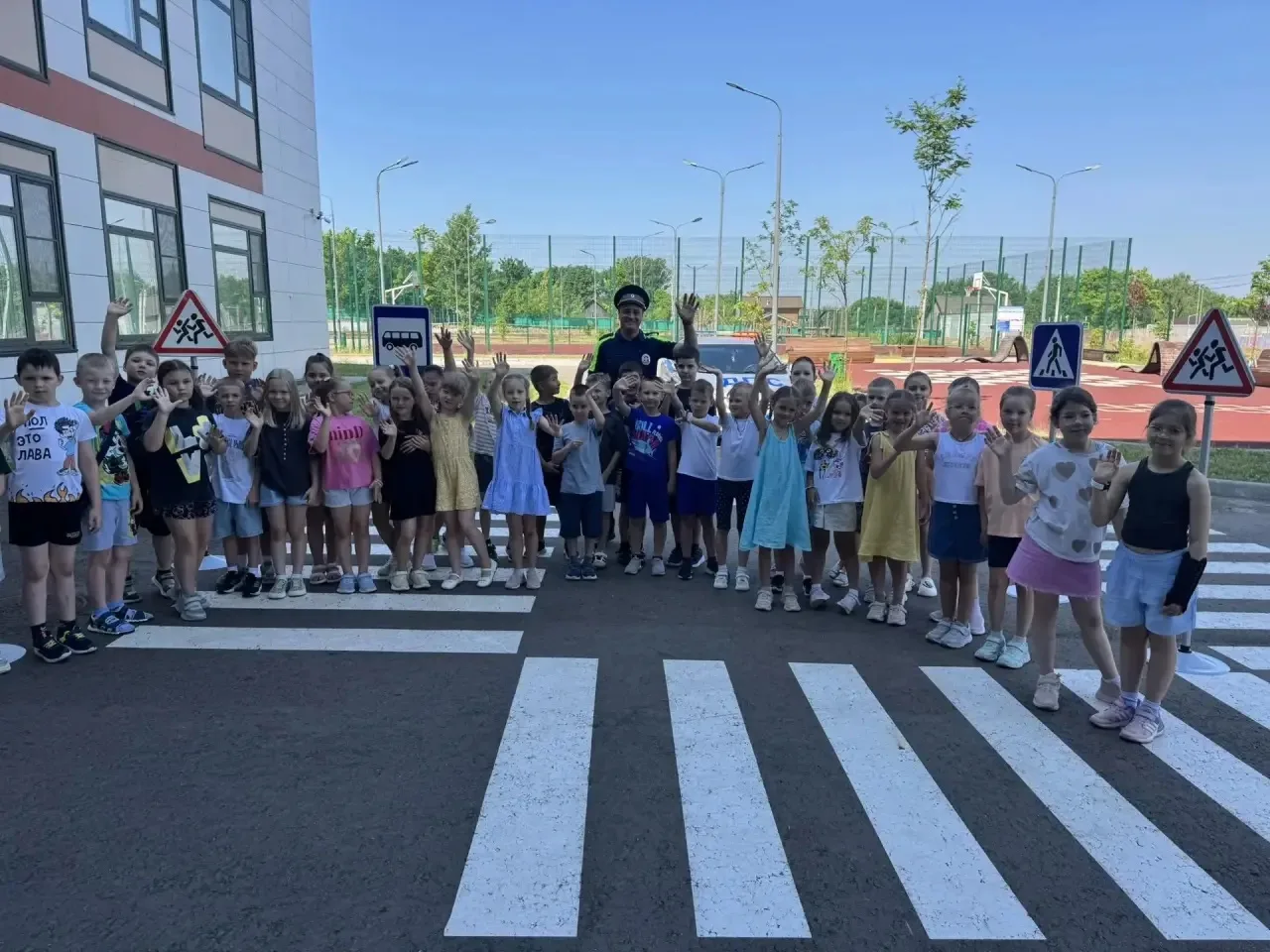 Сегодня в МОУ «Глебовская СОШ» для воспитанников лагеря «Берёзка» состоялась встреча с инспектором Г