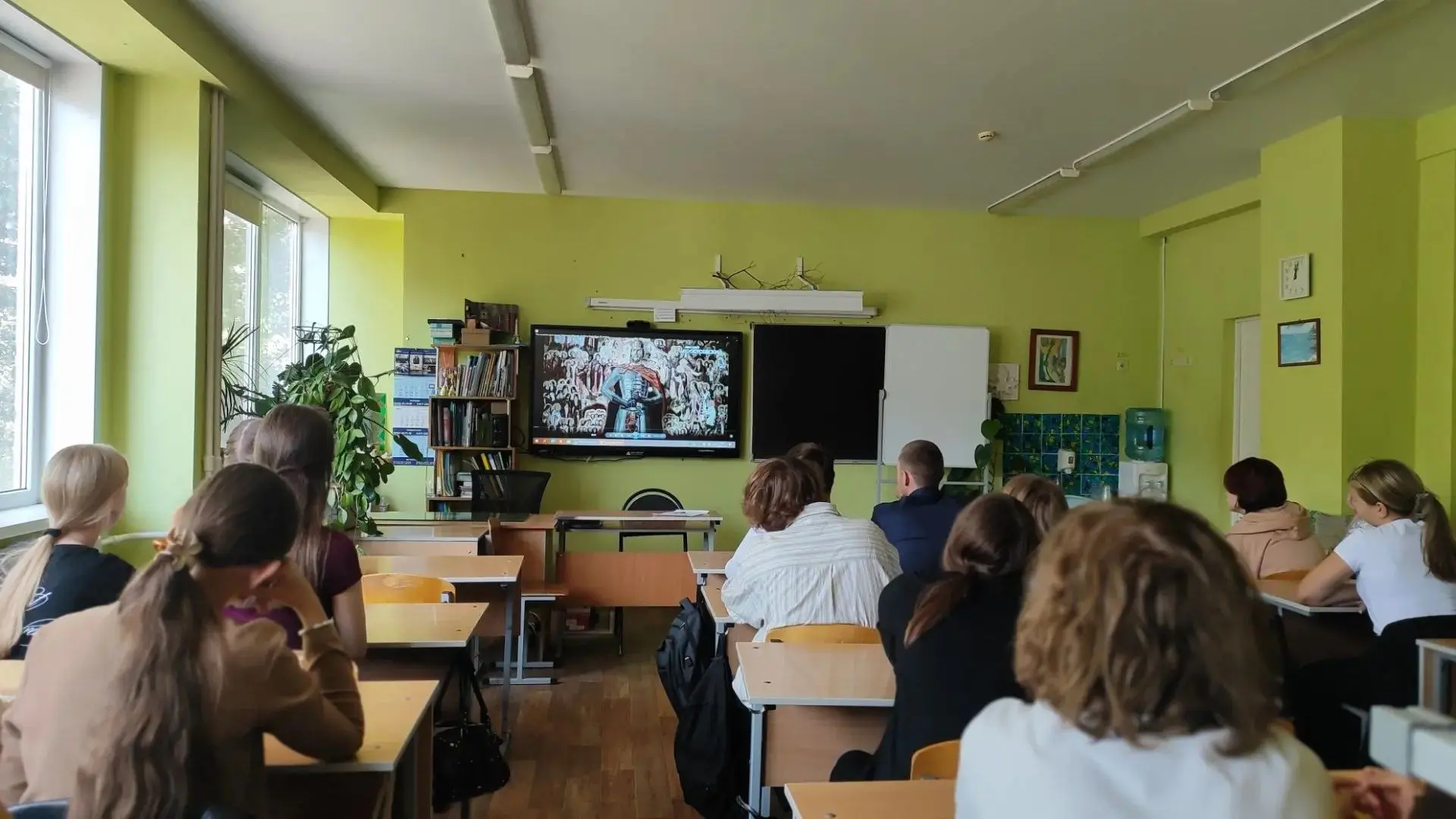 Классный час, посвящённый Александру Невскому, прошёл 12 сентября в 9 В классе.