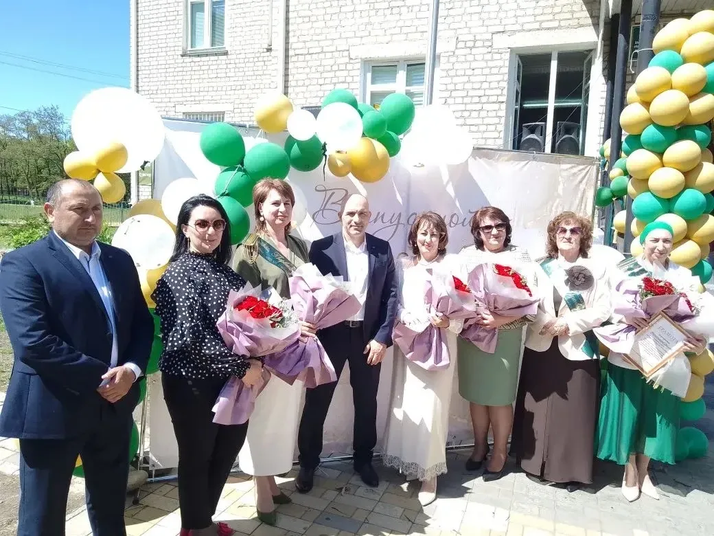 Сегодня в нашей школе прошло торжественное мероприятие, посвященное Последнему звонку.