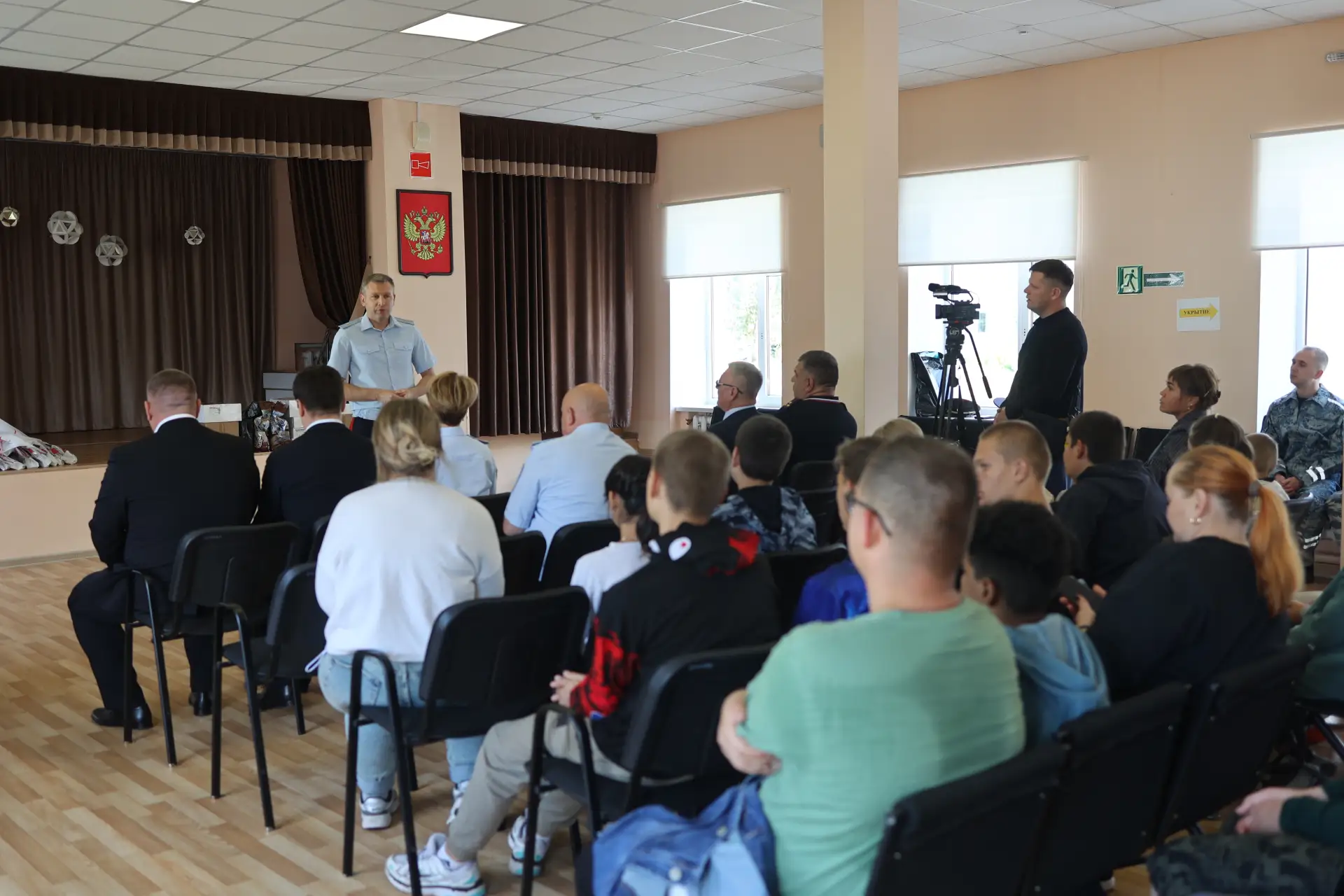🎒Воронежские полицейские и общественники навестили воспитанников школы-интерната в рам...