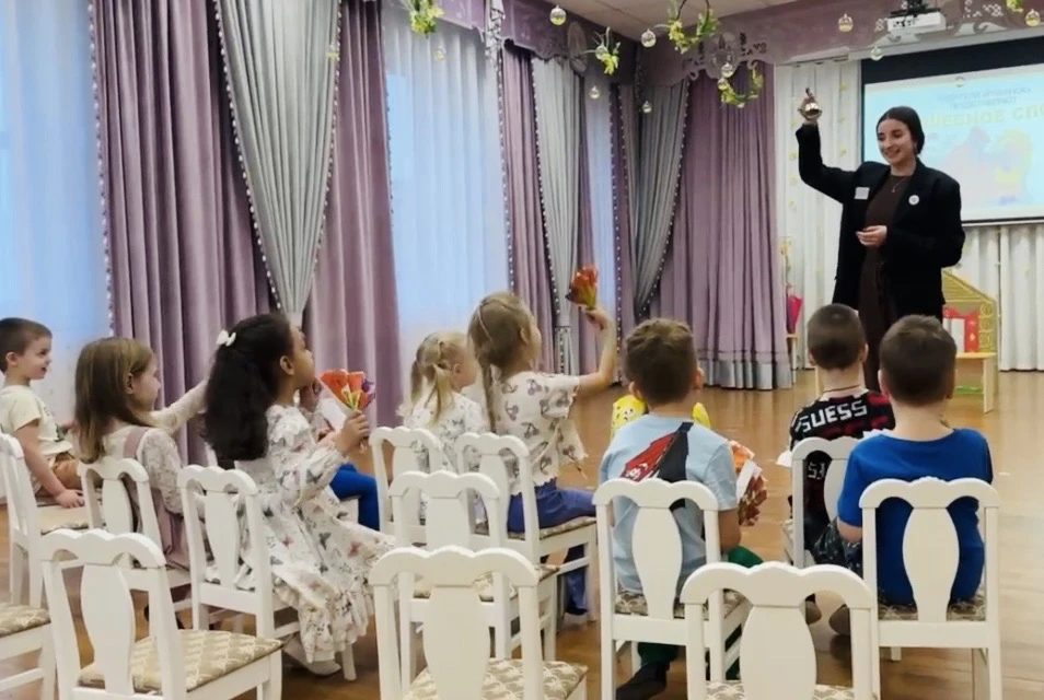 🎭 26 марта в группе «Рябинка» прошло яркое и по-настоящему тёплое мероприятие, приуроченное ко Всеми