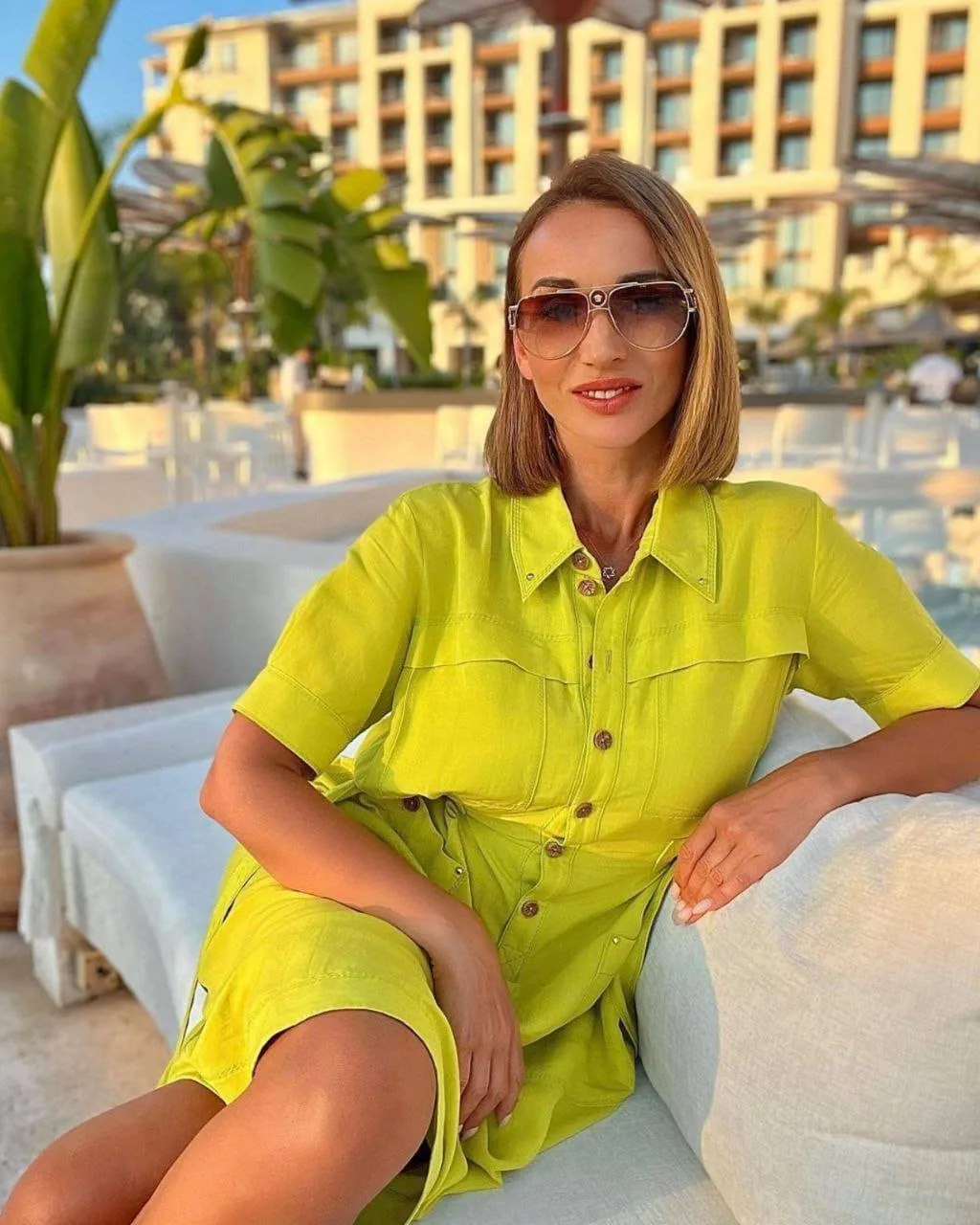 Яркая Анфиса Чехова в элегантном платье от Caterina Leman 💛⠀