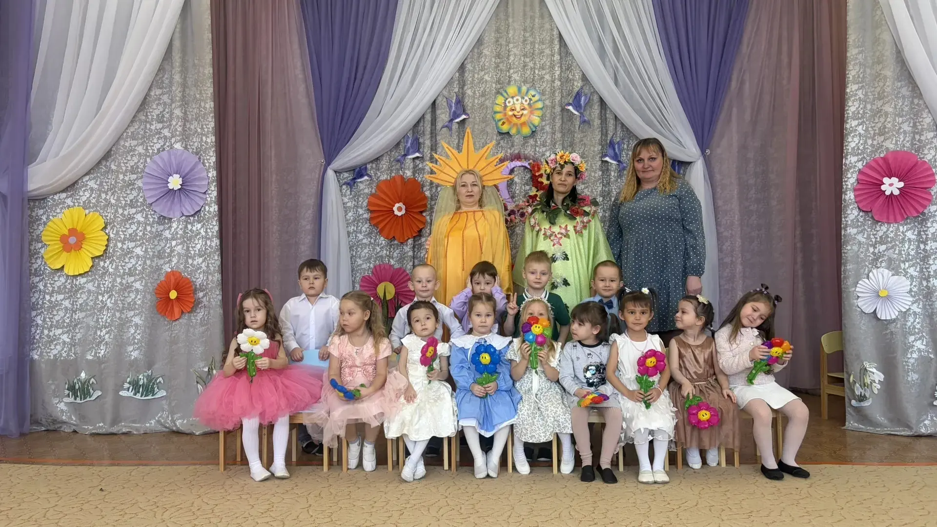 Дорогие, милые и любимые наши женщины: мамы и бабушки!