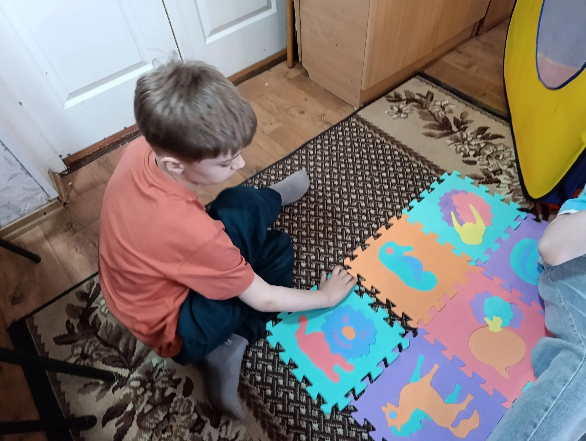 🌸Занятие с психологом 🌸
🧩Мягкие пазлы для пола в работе с детьми с ОВЗ сочетают элементы сенсорно