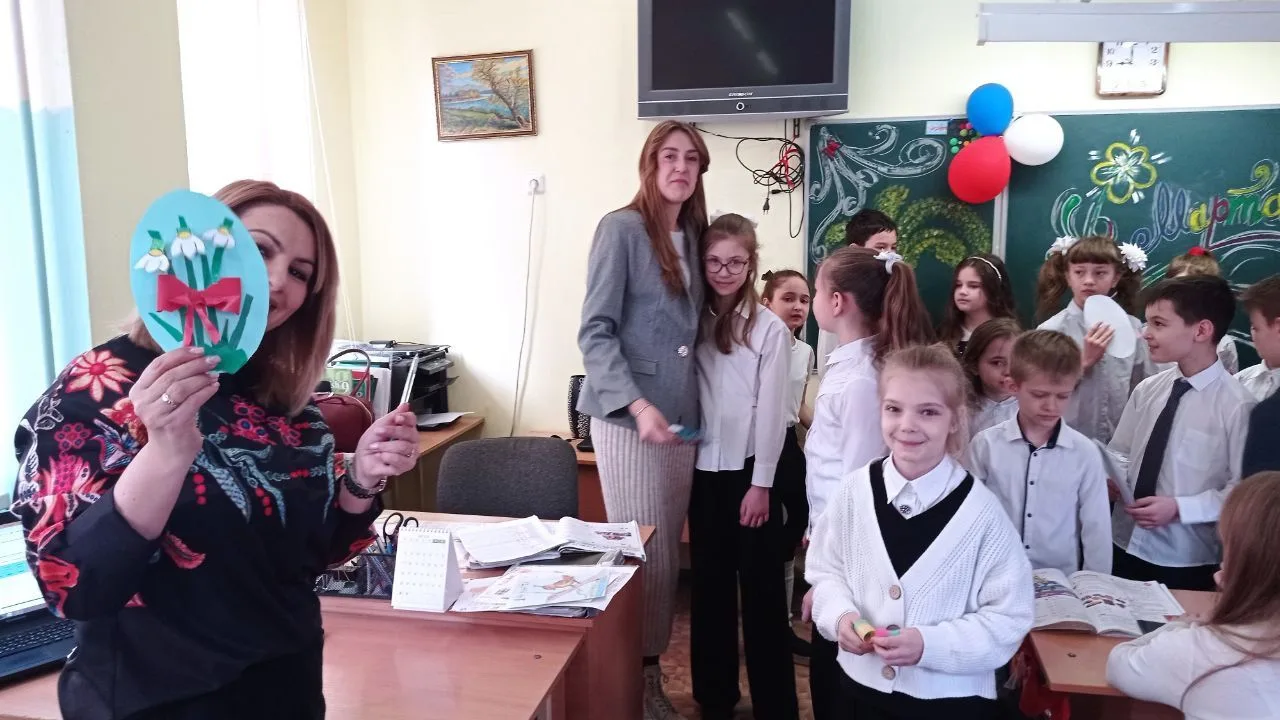 А  мы продолжаем делиться тем, как прошло празднование Международного женского для в нашей школе!  У