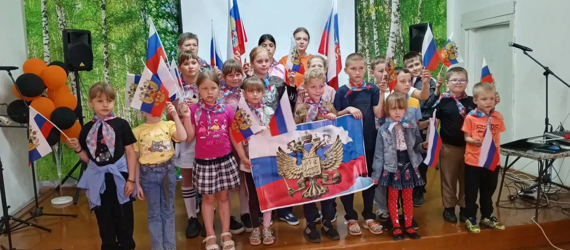 🇷🇺«Патриотический день в лагере»🇷🇺

В преддверии празднования Дня России в пришкольном лагере пр