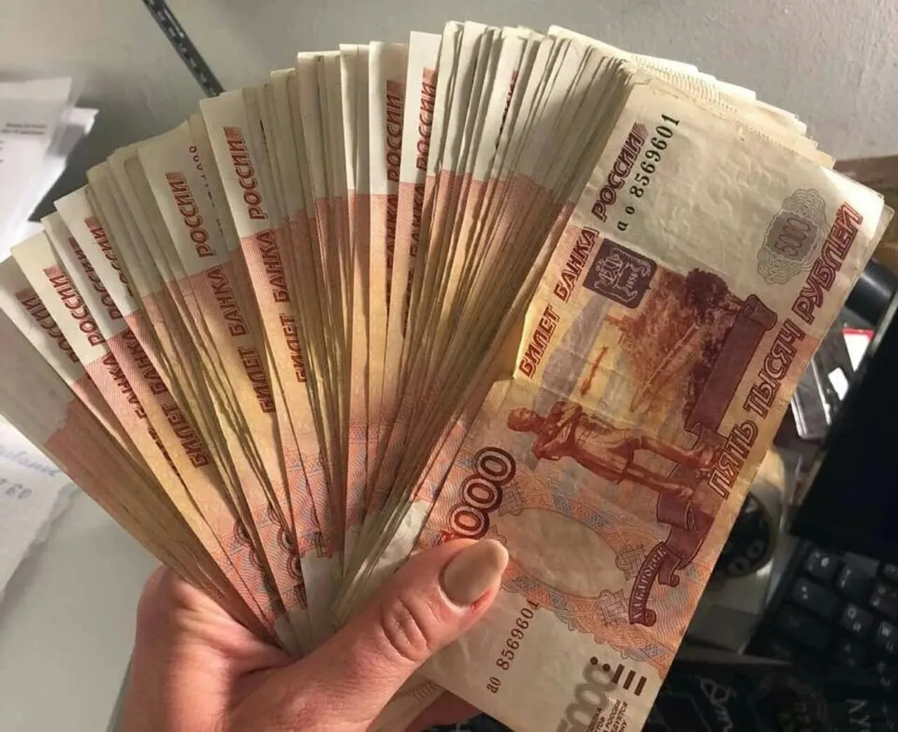 Россиянам нужно зарабатывать от 500 тысяч рублей в месяц, чтобы перестать завидовать окружающим

Так