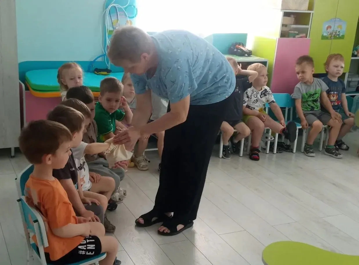 Дети группы "Звёздочки" на занятии по математике поиграли  в игру "Чудесный мешочек". Р...