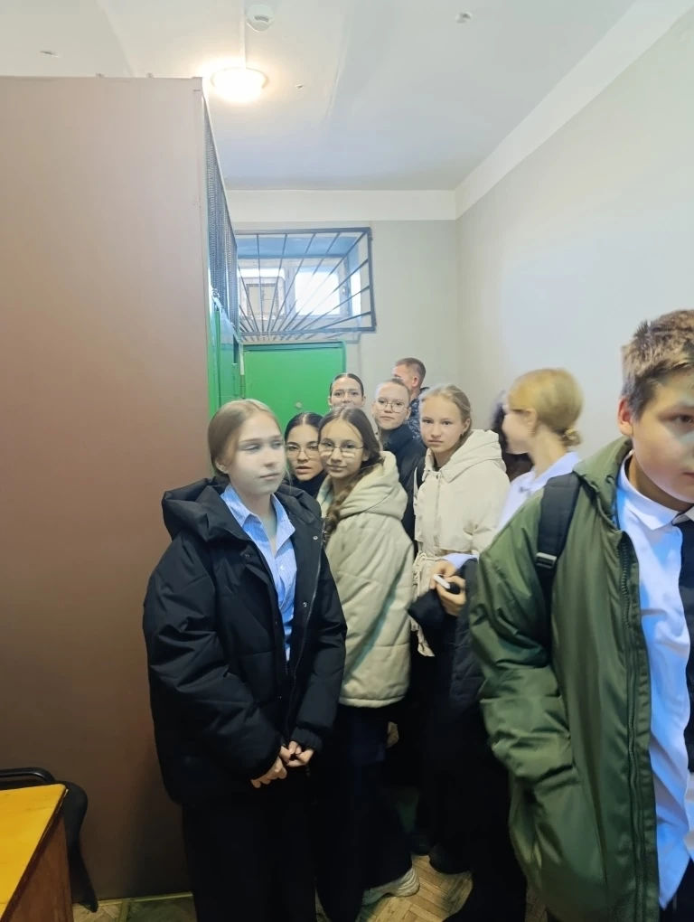 В рамках уроков патриотизма (разговоров о важном) в Верхотурском районном суде Свердлов...