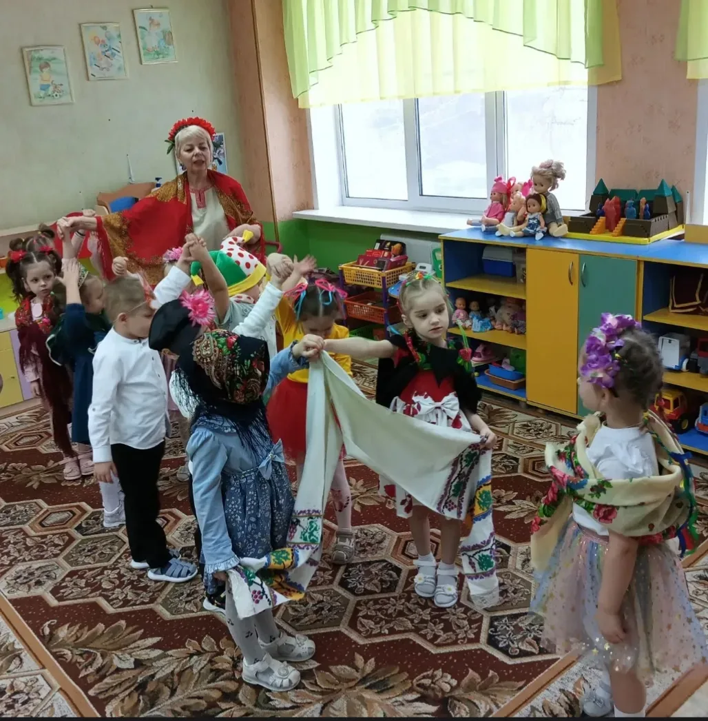 💃✨ Веселье в самом разгаре в группе № 6 — мы танцуем под девизом «Мы — дети России»! ✨💃