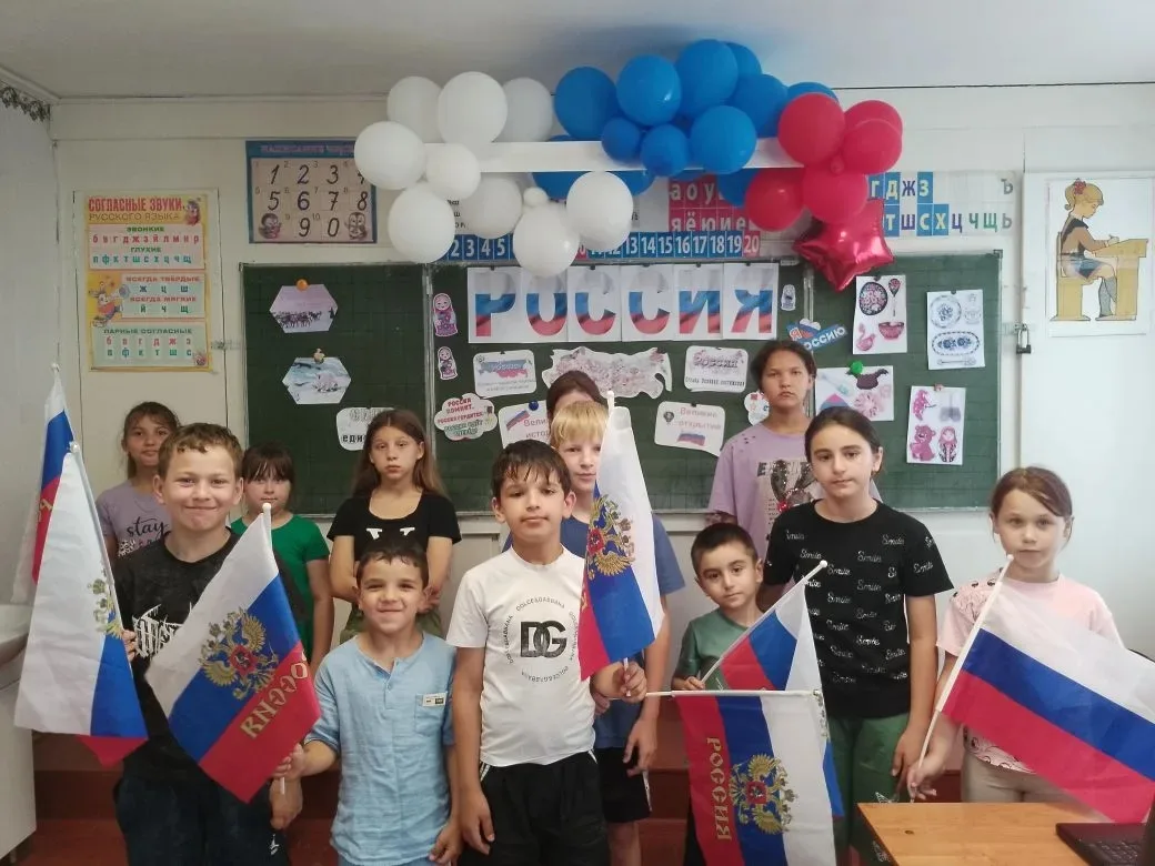 📢 9-й день нашего школьного летнего лагеря "Радуга"  был посвящён самому душевному и важному праздн