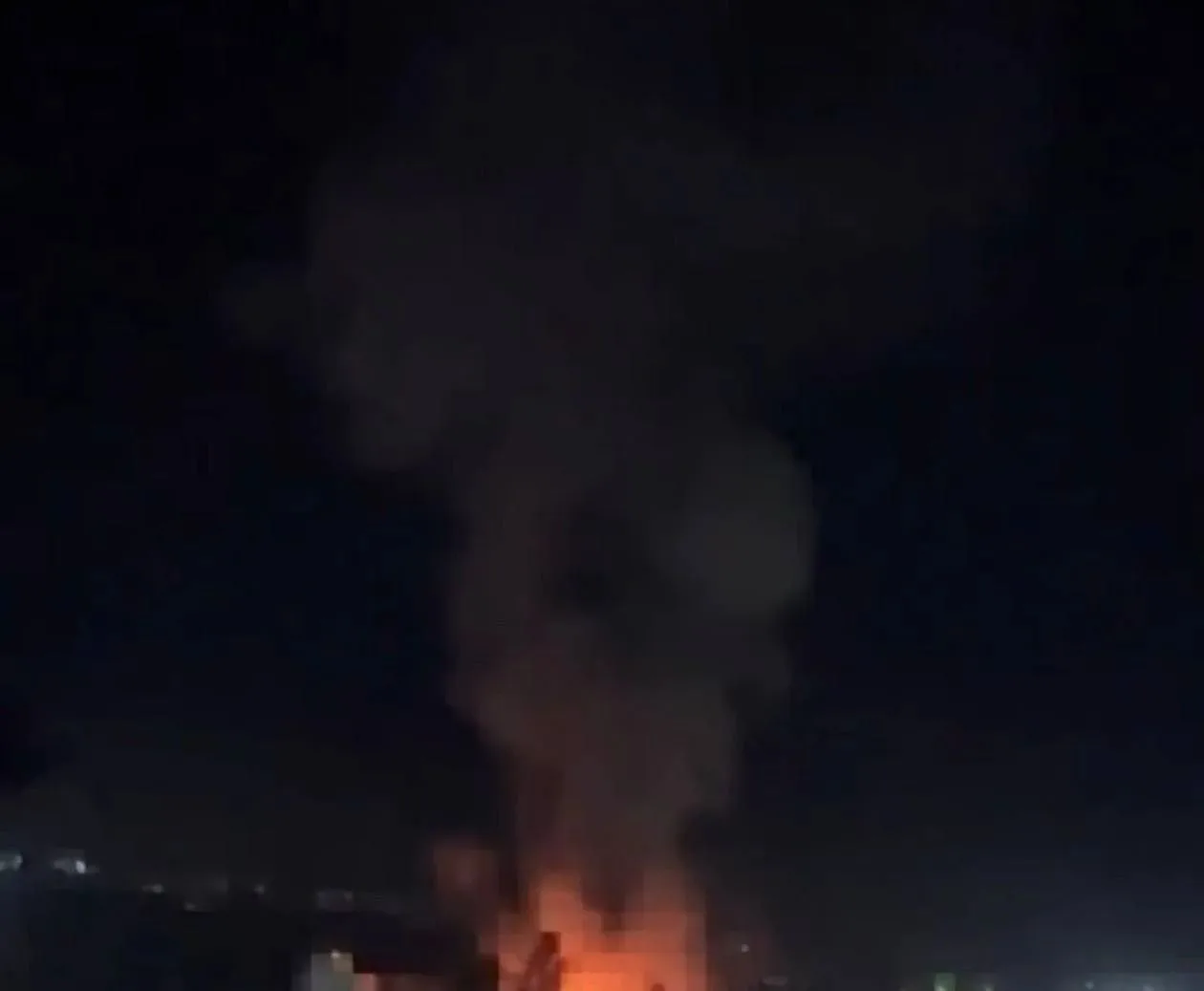 ‼️🇺🇦🔥 Взрывы и масштабный пожар в Днепропетровске