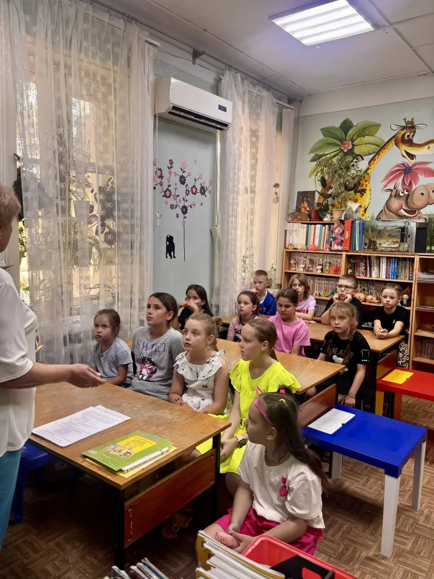 Вот и закончилась смена в летнем пришкольном оздоровительном лагере «Солнышко». Смена з...