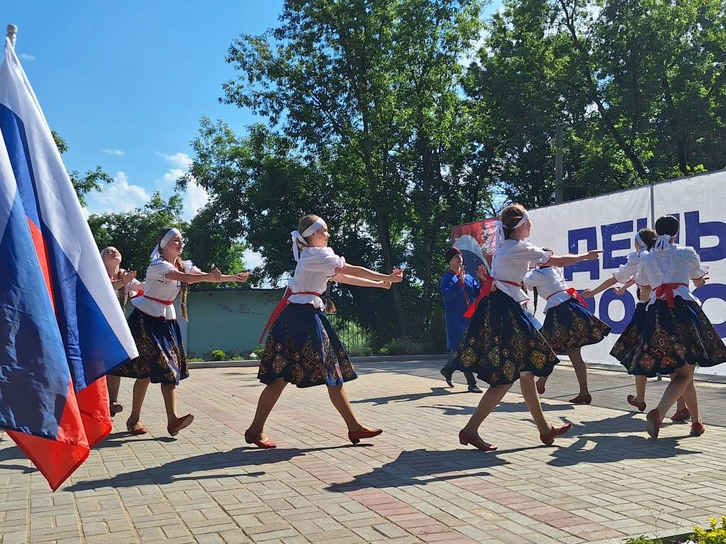 Сегодня в парке была чудесная атмосфера!🤍💙❤️
#александровскийгородскойпарк
#ДеньРоссии
#МыВместе