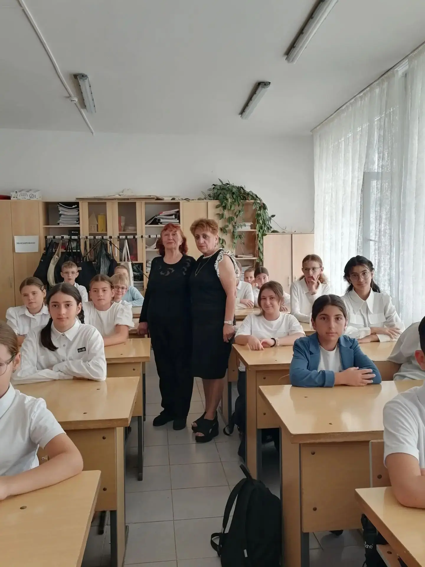 В МБОУ СОШ №5 города-курорта Железноводска состоялось торжественное мероприятие, посвящ...